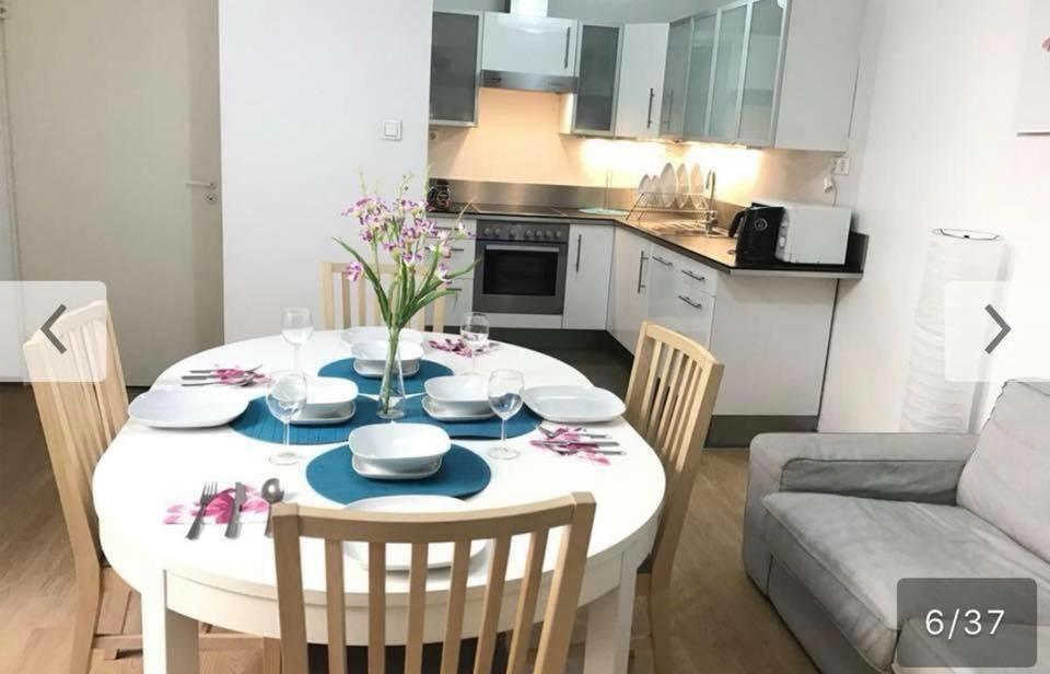 Astoria Metro Apartment Budapest Luaran gambar