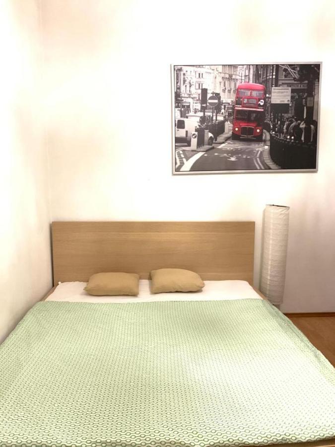 Astoria Metro Apartment Budapest Luaran gambar