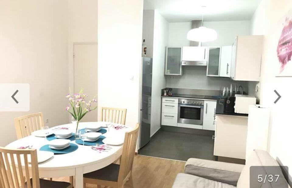 Astoria Metro Apartment Budapest Luaran gambar